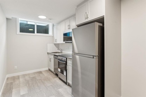 16 Alderwood Close Se, Calgary, AB - Indoor Photo Showing Kitchen