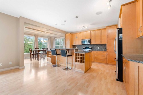 155 Autumn Close Se, Calgary, AB - Indoor Photo Showing Kitchen