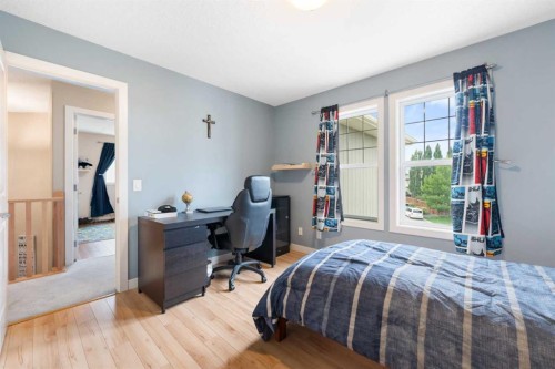 155 Autumn Close Se, Calgary, AB - Indoor Photo Showing Bedroom