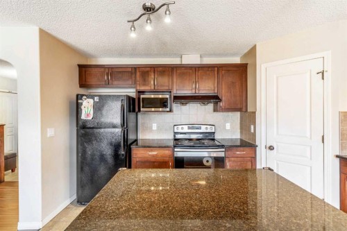 15 Kingsland Way Se, Airdrie, AB - Indoor Photo Showing Kitchen