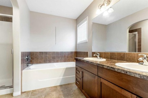 15 Kingsland Way Se, Airdrie, AB - Indoor Photo Showing Bathroom