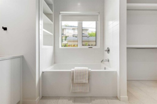 1408 Crescent Road Nw, Calgary, AB - Indoor Photo Showing Laundry Room