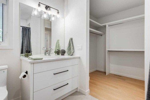 1408 Crescent Road Nw, Calgary, AB - Indoor Photo Showing Bathroom