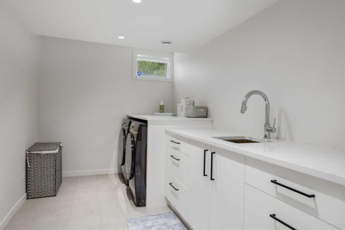 1408 Crescent Road Nw, Calgary, AB - Indoor Photo Showing Laundry Room