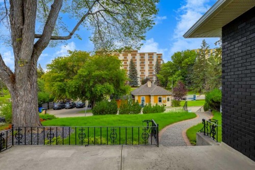 1408 Crescent Road Nw, Calgary, AB - Outdoor