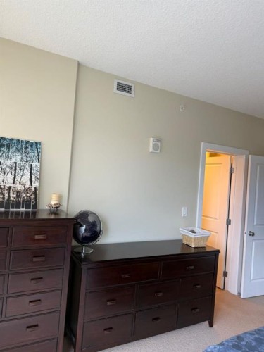 701-16 Varsity Estates Circle Nw, Calgary, AB - Indoor Photo Showing Bedroom