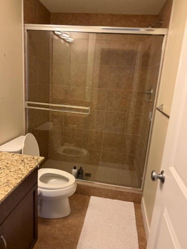 701-16 Varsity Estates Circle Nw, Calgary, AB - Indoor Photo Showing Bathroom