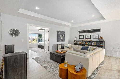 10 Cranbrook Hill Se, Calgary, AB - Indoor Photo Showing Living Room