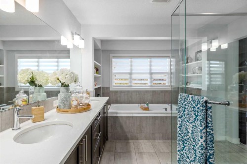 10 Cranbrook Hill Se, Calgary, AB - Indoor Photo Showing Bathroom