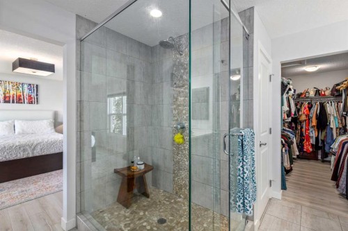 10 Cranbrook Hill Se, Calgary, AB - Indoor Photo Showing Bathroom