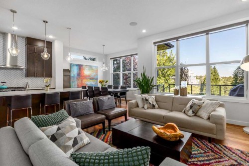 10 Cranbrook Hill Se, Calgary, AB - Indoor Photo Showing Living Room