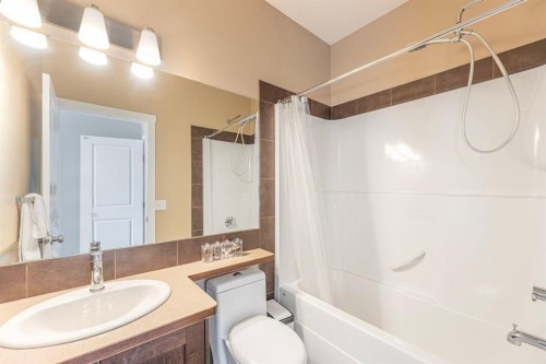22 Skyview Ranch Gardens Ne, Calgary, AB - Indoor Photo Showing Bathroom