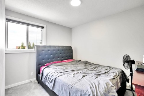243 Castlebrook Road Ne, Calgary, AB - Indoor Photo Showing Bedroom