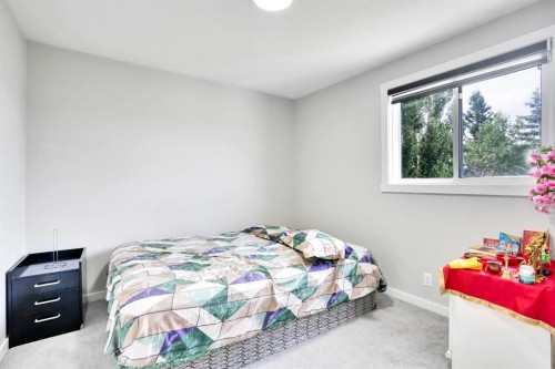 243 Castlebrook Road Ne, Calgary, AB - Indoor Photo Showing Bedroom