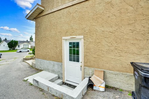 243 Castlebrook Road Ne, Calgary, AB - Outdoor