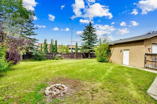 243 Castlebrook Road Ne, Calgary, AB - Outdoor