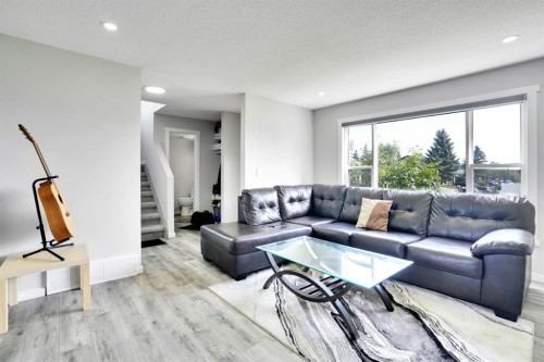 243 Castlebrook Road Ne, Calgary, AB - Indoor Photo Showing Living Room