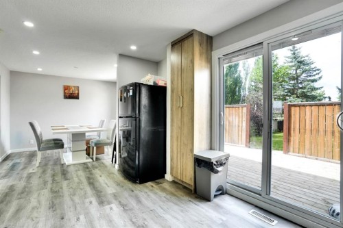 243 Castlebrook Road Ne, Calgary, AB - Indoor