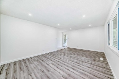 6216 4 Street Ne, Calgary, AB - Indoor Photo Showing Other Room