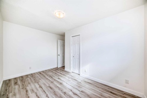 6216 4 Street Ne, Calgary, AB - Indoor Photo Showing Other Room