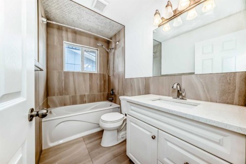 6216 4 Street Ne, Calgary, AB - Indoor Photo Showing Bathroom
