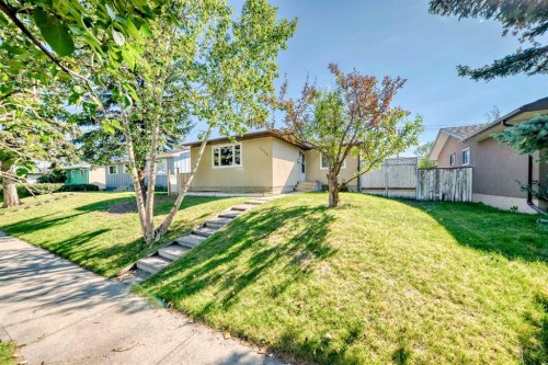 6216 4 Street Ne, Calgary, AB - Outdoor