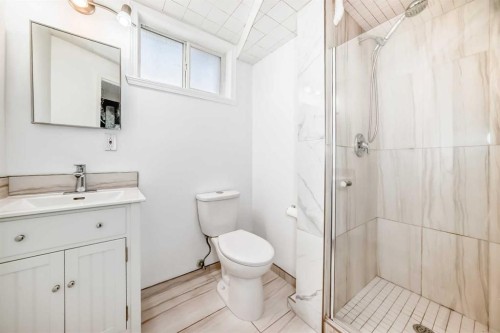 6216 4 Street Ne, Calgary, AB - Indoor Photo Showing Bathroom