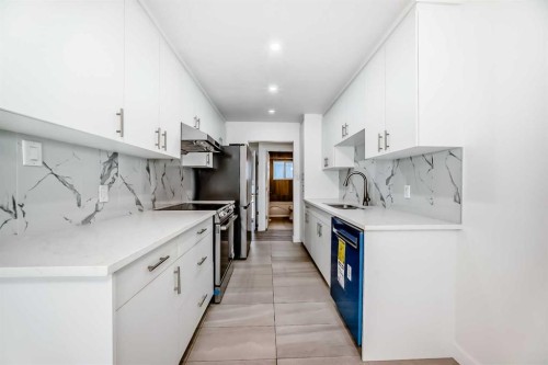 6216 4 Street Ne, Calgary, AB - Indoor Photo Showing Kitchen