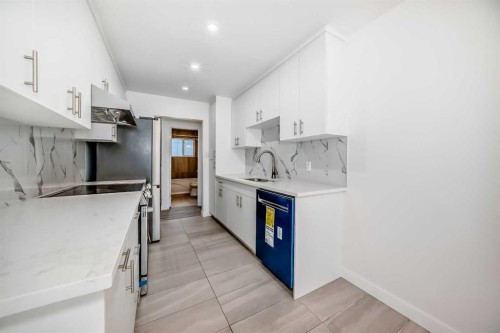 6216 4 Street Ne, Calgary, AB - Indoor Photo Showing Kitchen