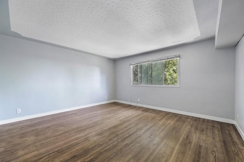 2619 16 Street Sw, Calgary, AB - Indoor Photo Showing Other Room