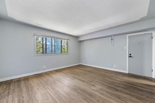 2619 16 Street Sw, Calgary, AB - Indoor Photo Showing Other Room