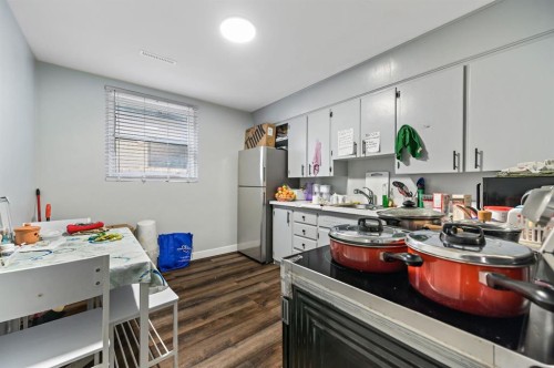 2619 16 Street Sw, Calgary, AB - Indoor