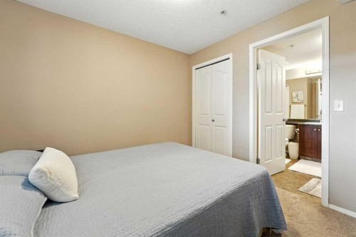 3311-10 Prestwick Bay Se, Calgary, AB - Indoor Photo Showing Bedroom
