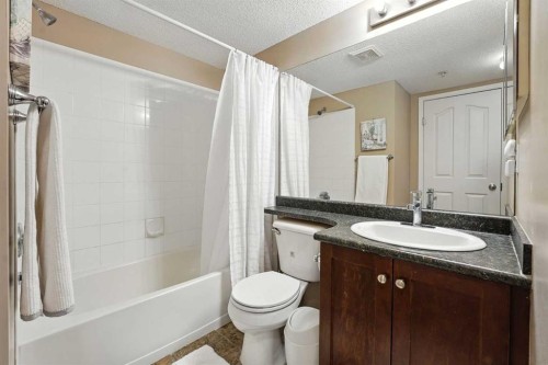 3311-10 Prestwick Bay Se, Calgary, AB - Indoor Photo Showing Bathroom
