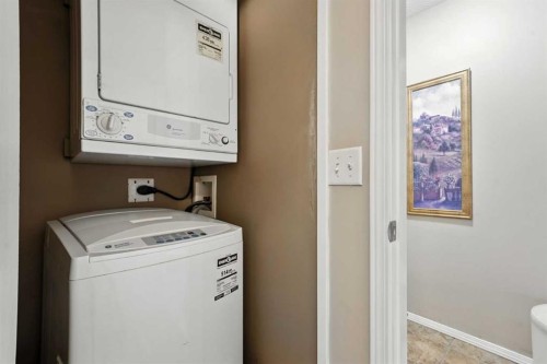 3311-10 Prestwick Bay Se, Calgary, AB - Indoor Photo Showing Laundry Room