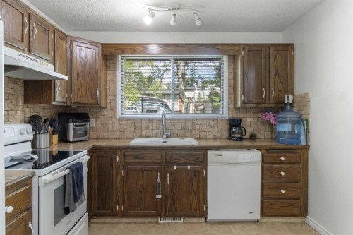 79 Templegreen Drive Ne, Calgary, AB - Indoor Photo Showing Kitchen