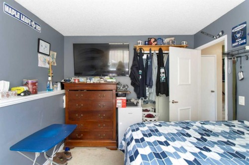79 Templegreen Drive Ne, Calgary, AB - Indoor Photo Showing Bedroom