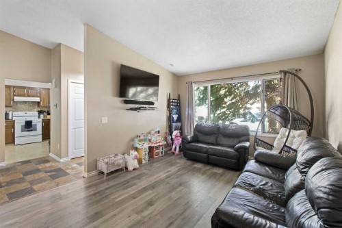 79 Templegreen Drive Ne, Calgary, AB - Indoor Photo Showing Living Room