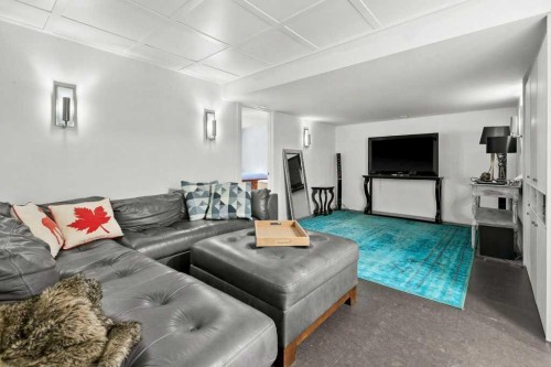 112 Varsity Green Bay Nw, Calgary, AB - Indoor Photo Showing Living Room