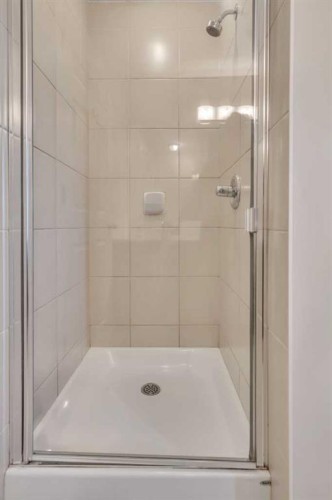 1544 Panatella Boulevard Nw, Calgary, AB - Indoor Photo Showing Bathroom