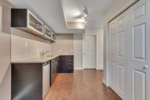 1544 Panatella Boulevard Nw, Calgary, AB - Indoor Photo Showing Kitchen