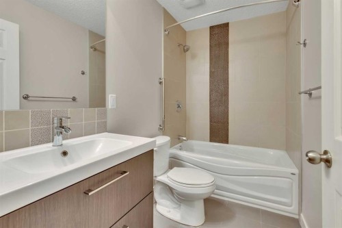 1544 Panatella Boulevard Nw, Calgary, AB - Indoor Photo Showing Bathroom