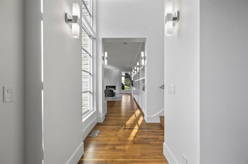 3926 9 Street Sw, Calgary, AB - Indoor Photo Showing Other Room