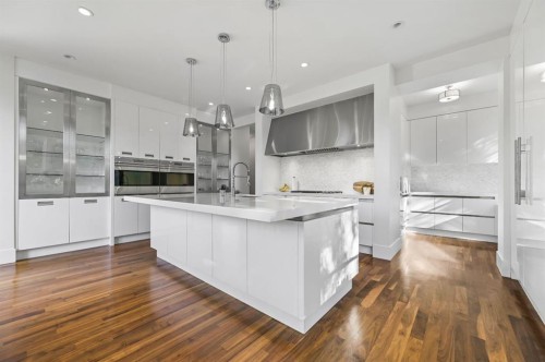 3926 9 Street Sw, Calgary, AB - Indoor Photo Showing Kitchen With Upgraded Kitchen