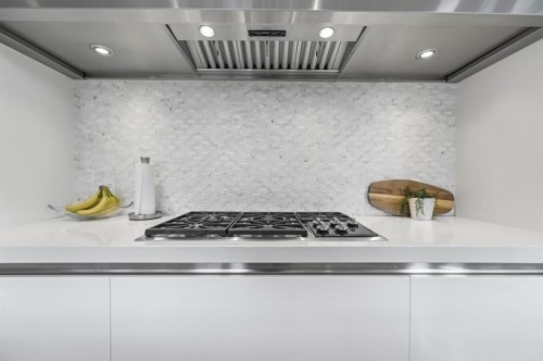 3926 9 Street Sw, Calgary, AB - Indoor Photo Showing Kitchen