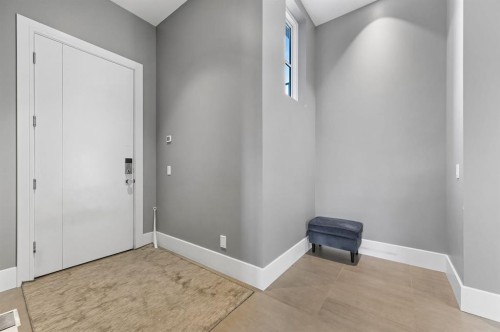 3926 9 Street Sw, Calgary, AB - Indoor Photo Showing Other Room
