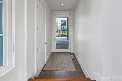 3926 9 Street Sw, Calgary, AB - Indoor Photo Showing Other Room