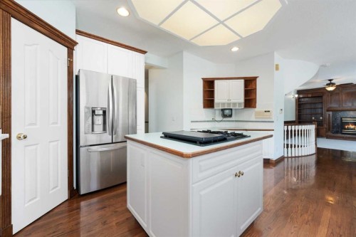 1600 Evergreen Hill Sw, Calgary, AB - Indoor Photo Showing Kitchen