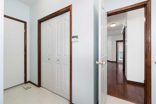 1600 Evergreen Hill Sw, Calgary, AB - Indoor Photo Showing Other Room