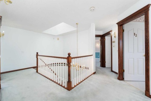 1600 Evergreen Hill Sw, Calgary, AB - Indoor Photo Showing Other Room